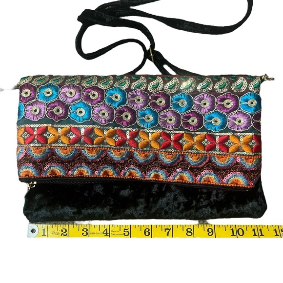 Colorful Embroidered Women's Bag - Picture 2 of 4